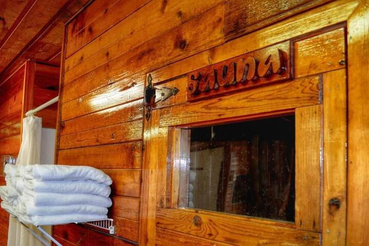 Thunderbird Lodge