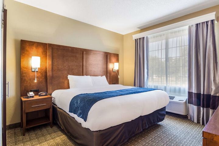 Room 32 of 42