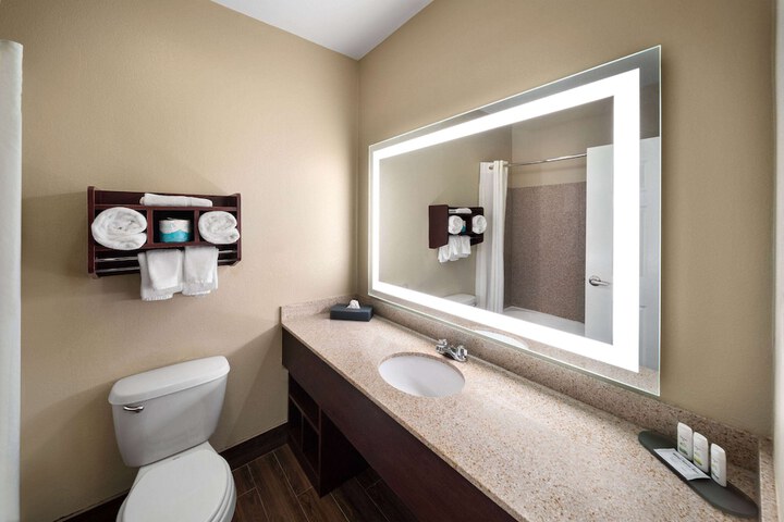 Room 32 of 40