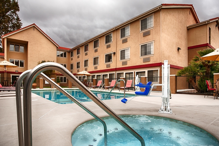 Colony Inn (formerly Best Western PLUS Colony Inn)