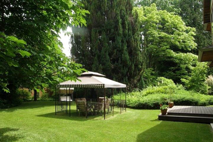 Cedar Wood Lodge B & B