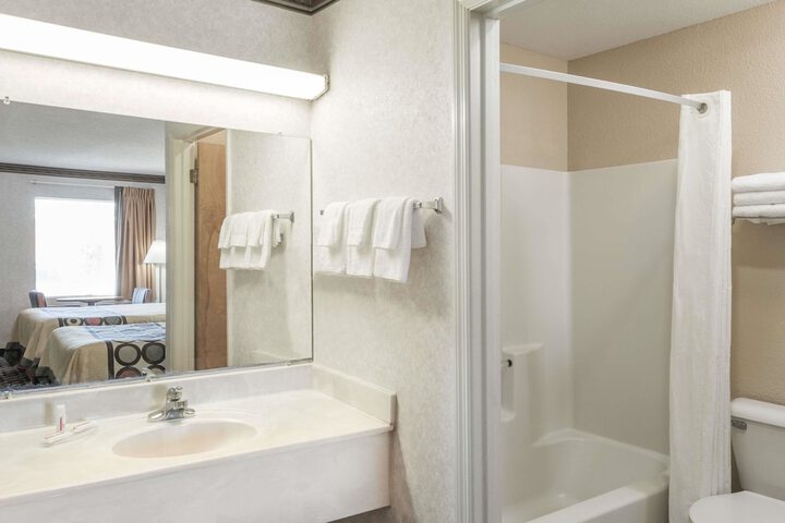 Room 8 of 23