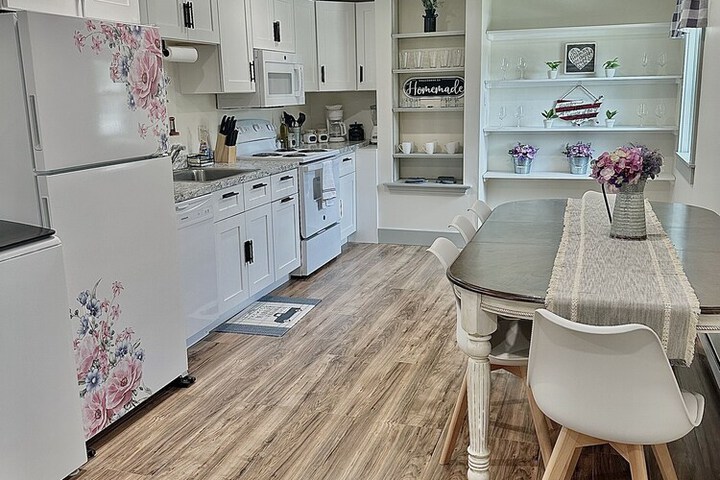 2BR Sunshine Town Condo