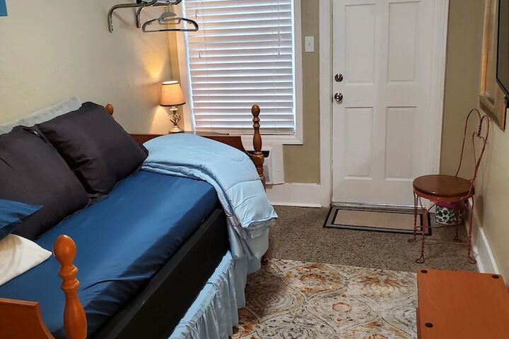 Room 28 of 37
