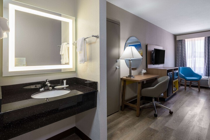 Room 30 of 41