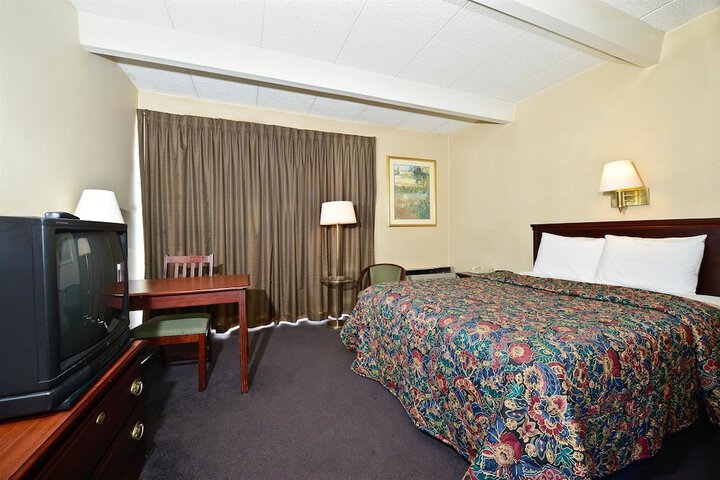 Room 9 of 12