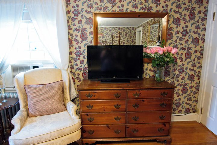 Room 52 of 142