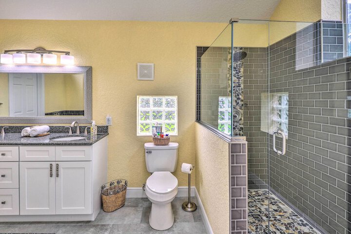 Family Home: Walk to Downtown & Stetson Univ!