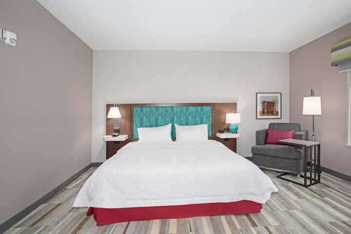 Room 32 of 49
