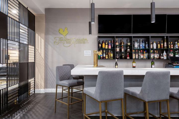 Lounge 78 of 104