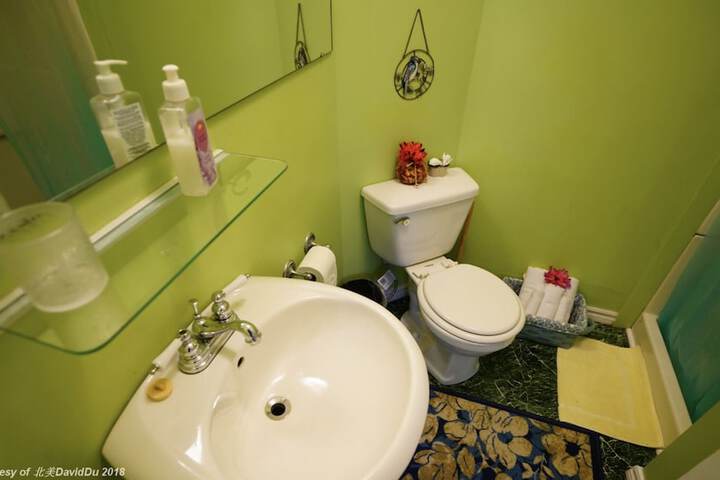 Room 32 of 74