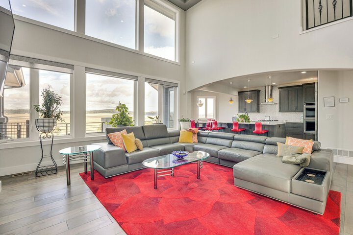 Spacious Southern Colorado Home w / Mountain Views