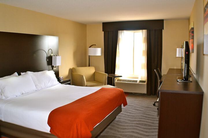 Room 44 of 99