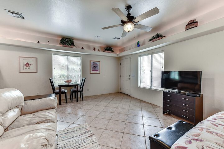 4 Mi to San Tan Mtn Trails: Arizona Studio!