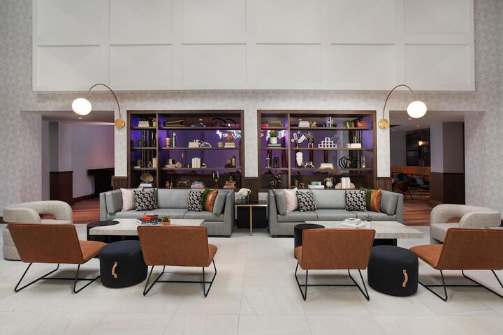 Lounge 39 of 48