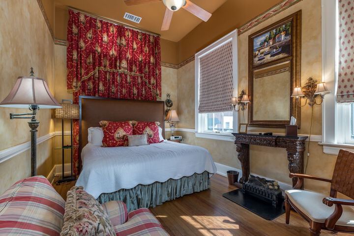 Room 12 of 27