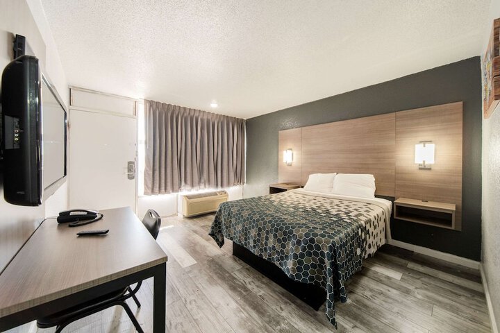 Room 22 of 49