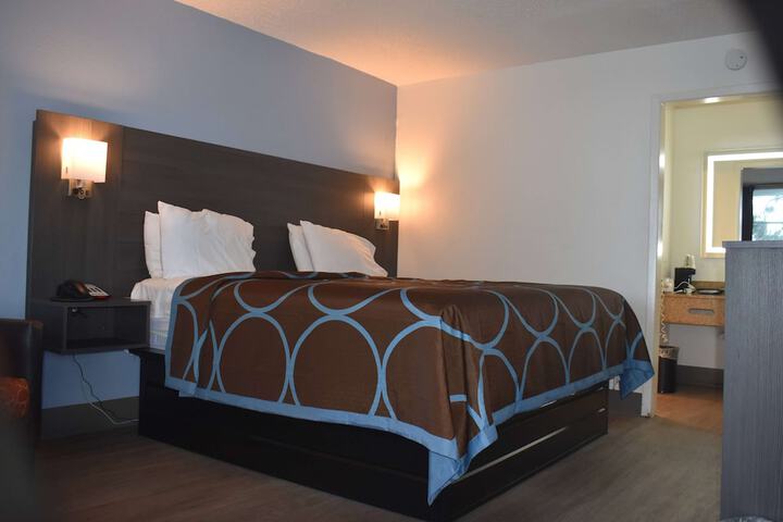 Room 9 of 20