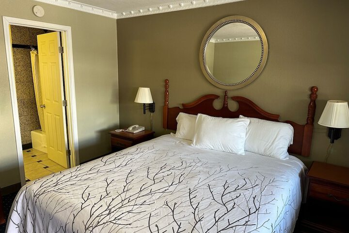 Room 15 of 16