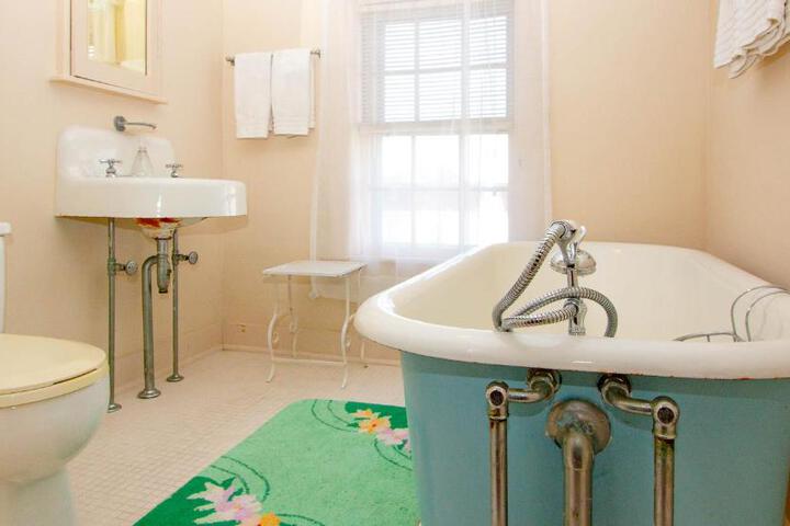 Captain Morse House - Luxury Waterfront, Town, & Beaches - 5 stars
