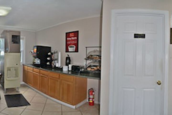 Econo Lodge Sturbridge Route 20