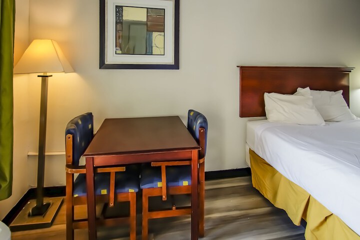 Room 10 of 41