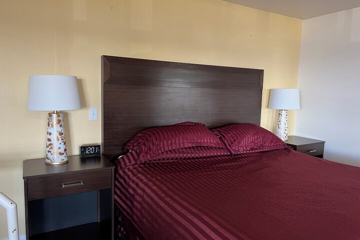 Room 51 of 143