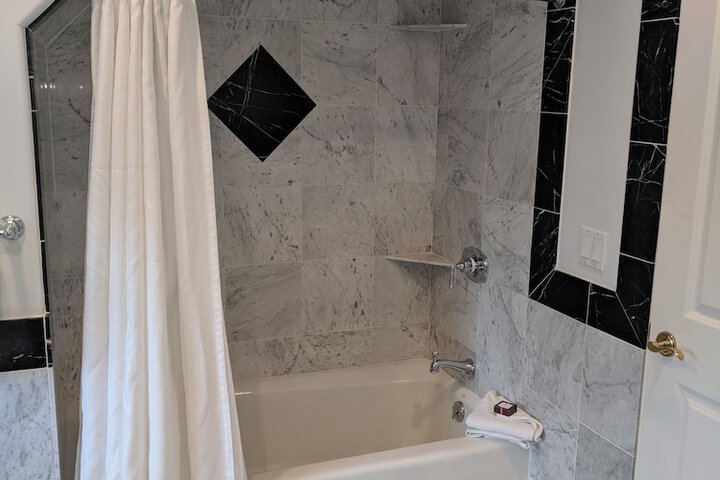 Room 27 of 47