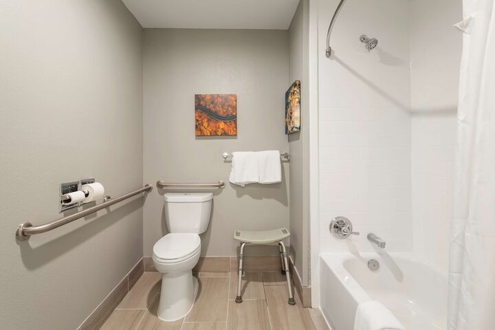 Best Western Plus Cleveland Inn & Suites