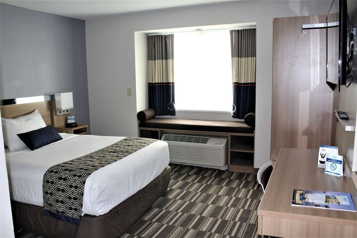 Room 52 of 69