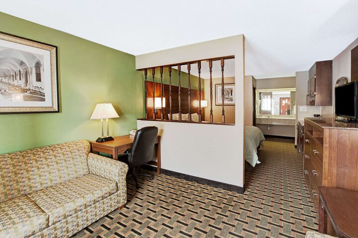 Room 22 of 36