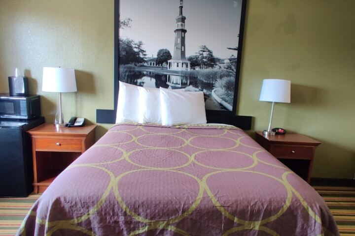 Room 21 of 37
