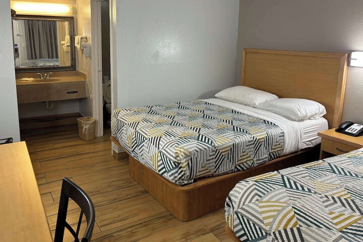 Room 8 of 11