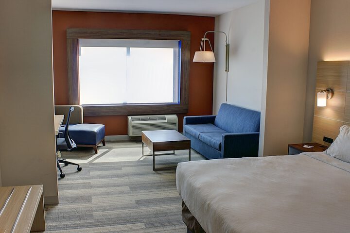 Room 13 of 38