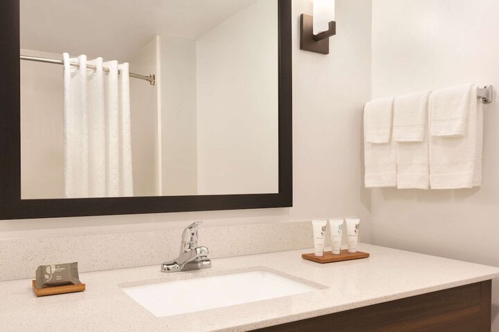 Country Inn & Suites by Radisson Madison Southwest, WI