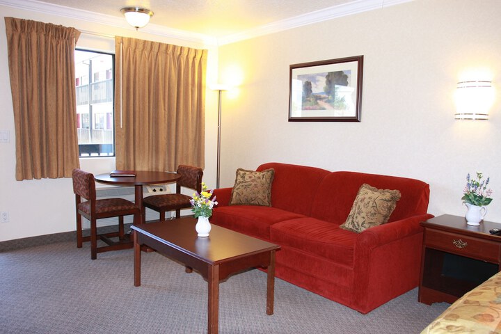 Western Royal Inn