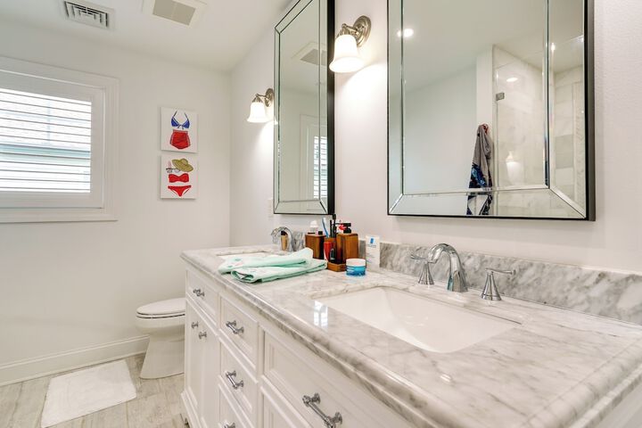 Sleek Long Branch Vacation Rental w / Pool + Patio!