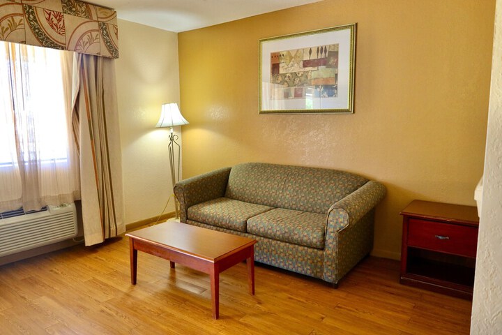 Room 21 of 34
