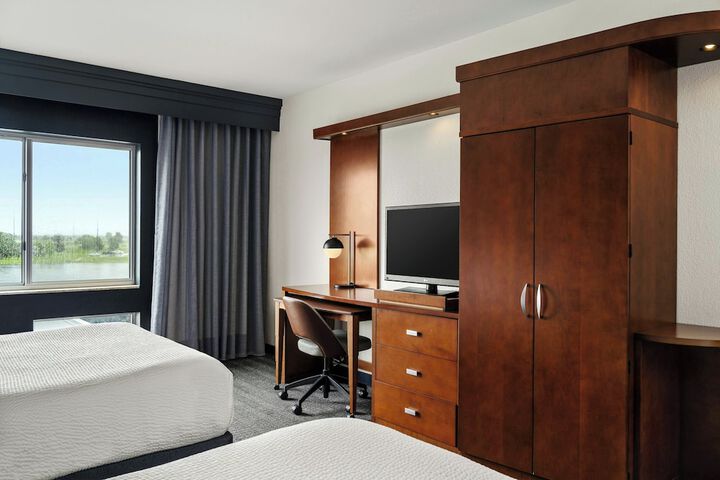 Courtyard by Marriott Evansville East