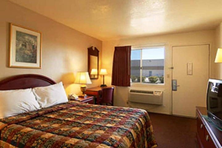 Room 19 of 38