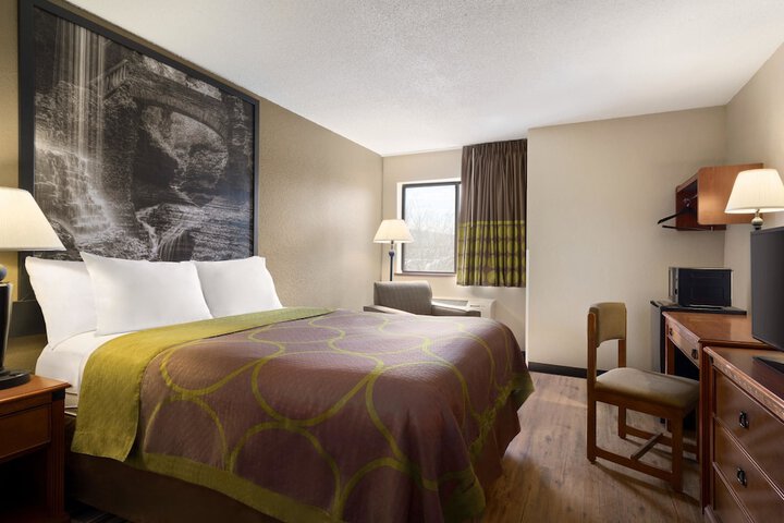 Room 15 of 28