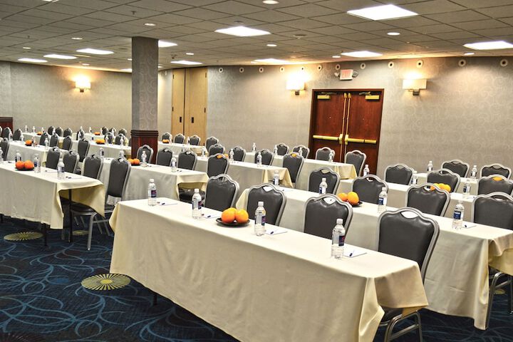 Holiday Inn & Suites Syracuse Airport - Liverpool by IHG