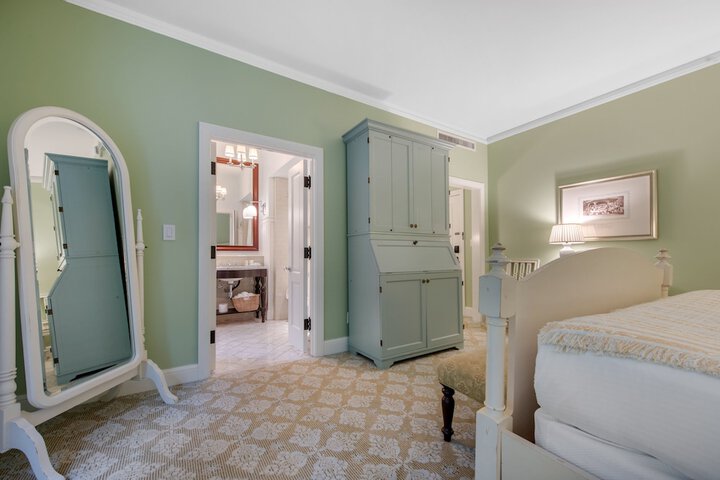Room 71 of 185