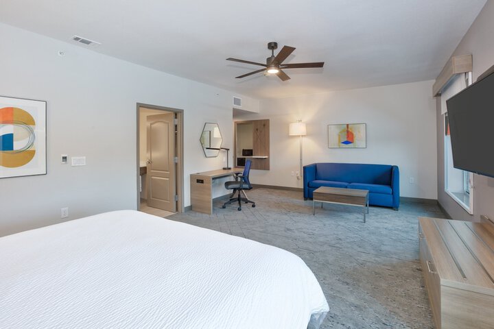 Holiday Inn Express & Suites North Dallas at Preston by IHG