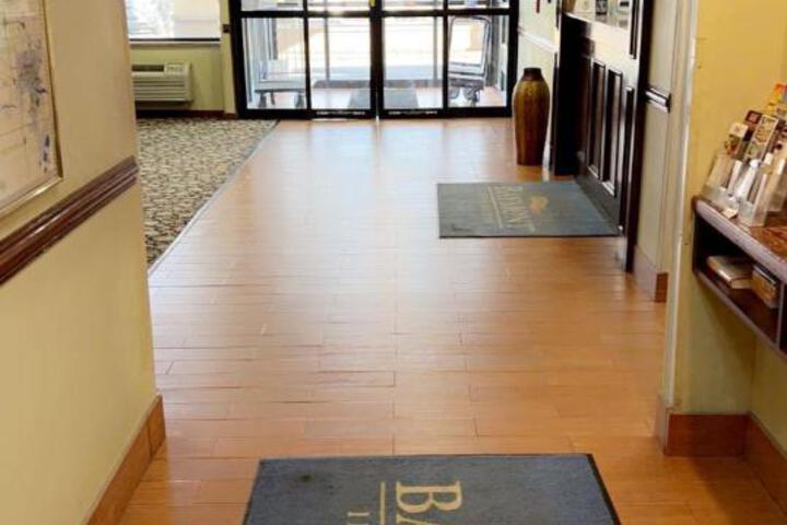 Baymont by Wyndham Battle Creek / I-94
