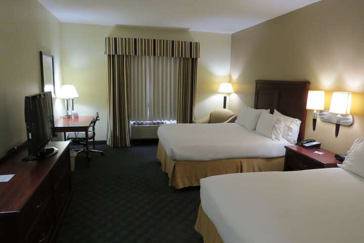 Holiday Inn Express & Suites Pampa by IHG