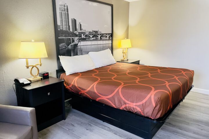 Room 53 of 65