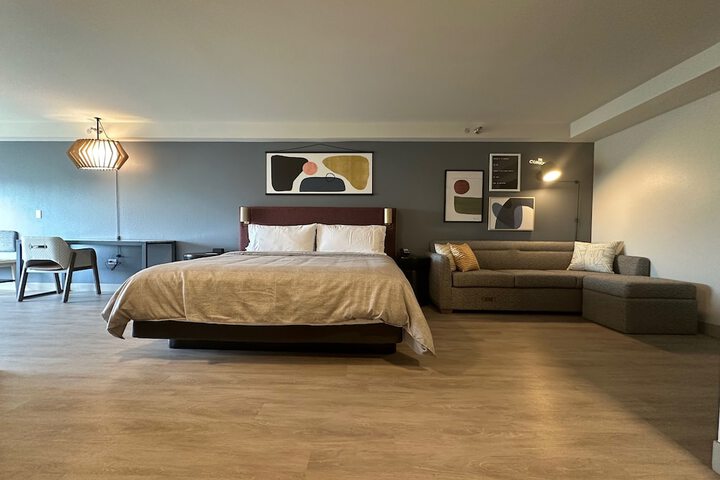 Room 32 of 84