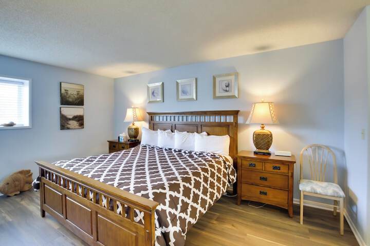 Comfortable Lincoln City Condo w / Patio & Views!