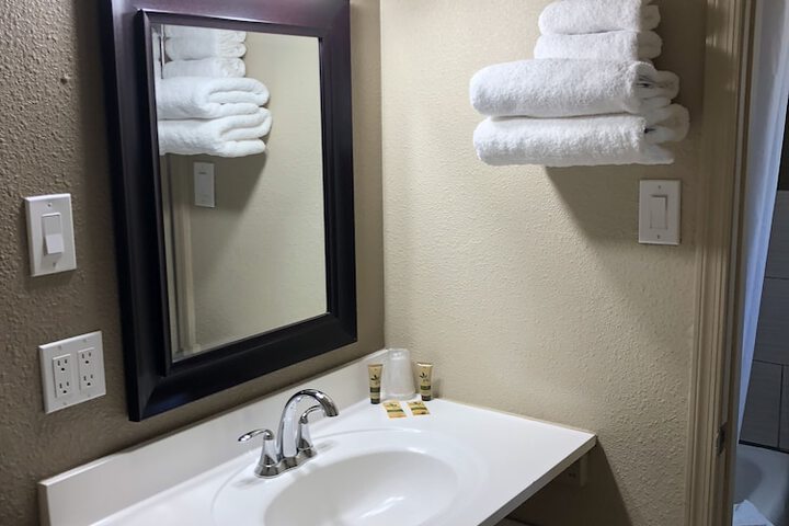 Room 26 of 32